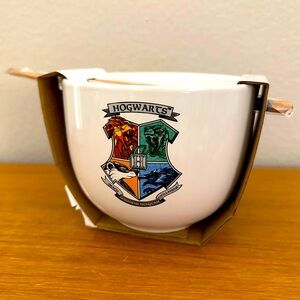 NWT - Hogwarts Noodle Bowl with Chopsticks- Harry Potter